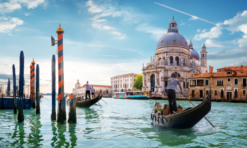 Planning Your Perfect Gondola Tour: Tips and Recommendations for 2023 in Venice